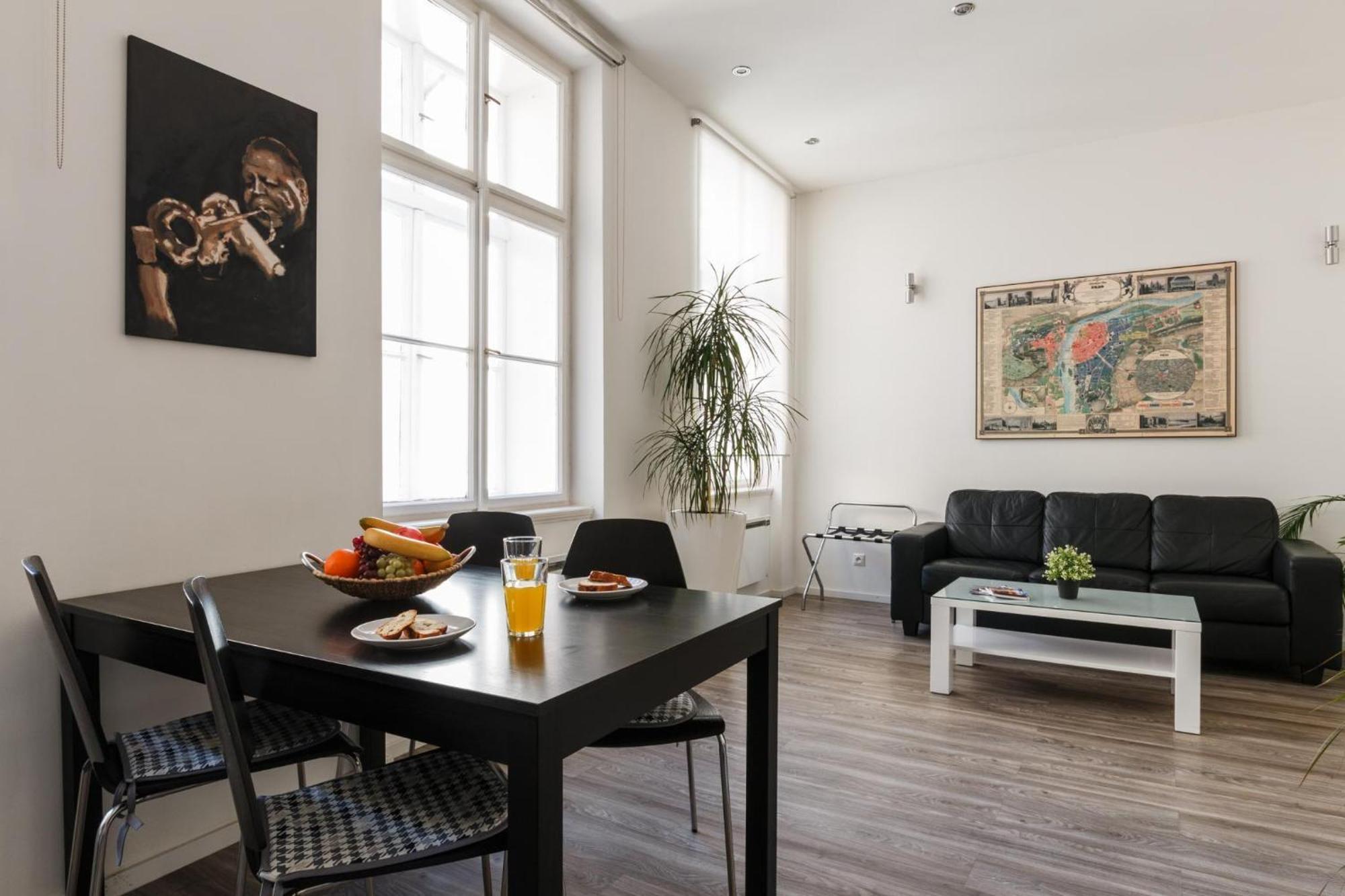 Days - Stylish In New Town * Praga